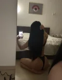 Bruneta seducatoare si noua in oras - imagine 4