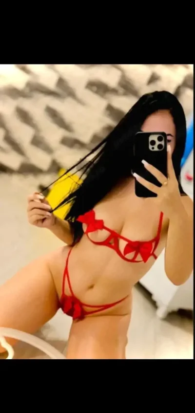 Bruneta miniona sexy