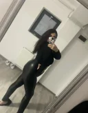 Bruneta cu forme - imagine 1