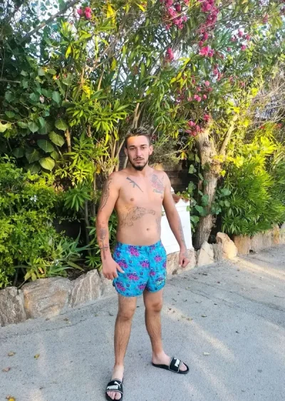 Daniel ofer servicii doamnelor neglijate