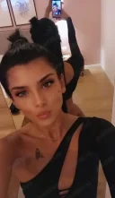 Total pe bune confirm la tine sau la mine bruneta top fara prejudecati - imagine 1