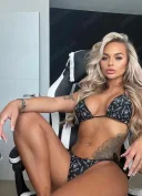 Hai sa simti cu adevarat placere langa o domisoara fierbinte si sexy - imagine 3