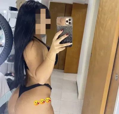 Bruneta sexy noua in oras poze reale 100