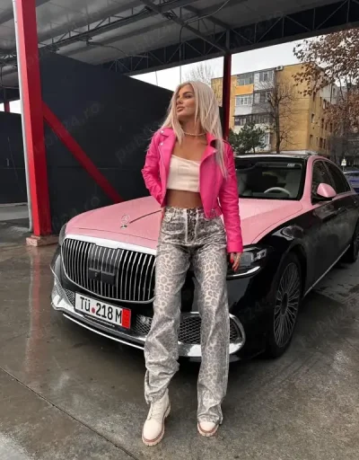 Domnisoara si transexuala 23 anii 19 anii showweb party la noii kiss