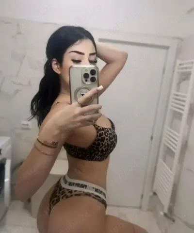 Bruneta noua la mine