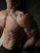 Barbat in bucuresti - imagine 1