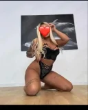 Blonda noua la voi in oras - imagine 1