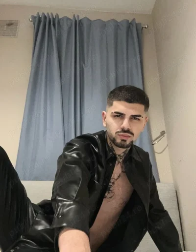 Dereck new in town doar deplasari