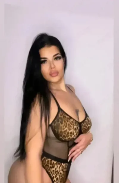 Bruneta inalta fac doar deplasari