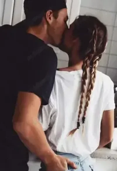 Tanar simpatic discret ofer companie doamnelor si domnisoarelor