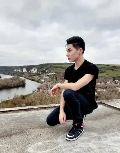 Salut ma nunesc vlad 24 ani