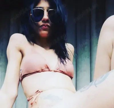 Buna numele meu este andreea am 24 de ani