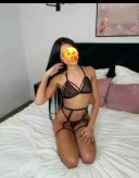 Bruneta cu forme - imagine 1