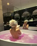 Buna sunt vanessa si sunt noua in oras - imagine 1