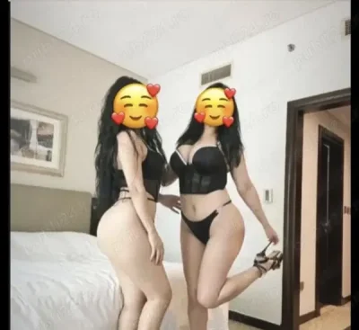 Doua fete party deplasare locatie