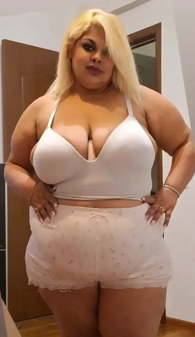 Domnisoara atenta la placerile tale fac si deplasari am si locatie