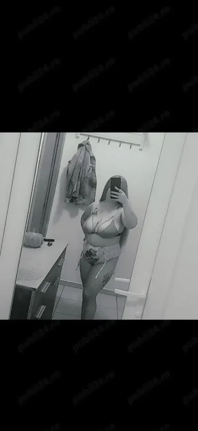 Bruneta corpolenta si jucausa fac si deplasari servicii totale