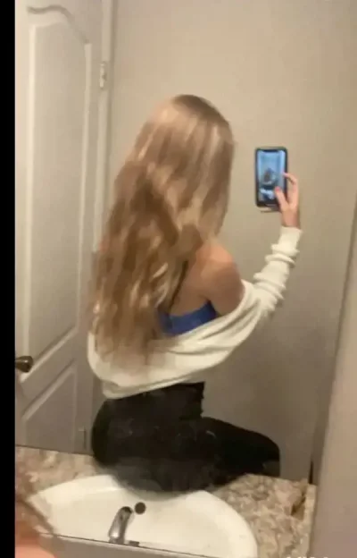 Buna ma numesc alisya sunt micuta traverstia