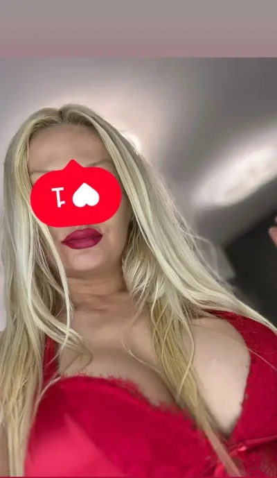 Blonda reala fac si deplasari party