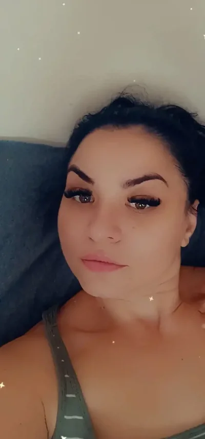 Bruneta senzuala ultima zi la tine