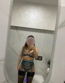 Emilia discreta si aproape de sala palatului - imagine 3