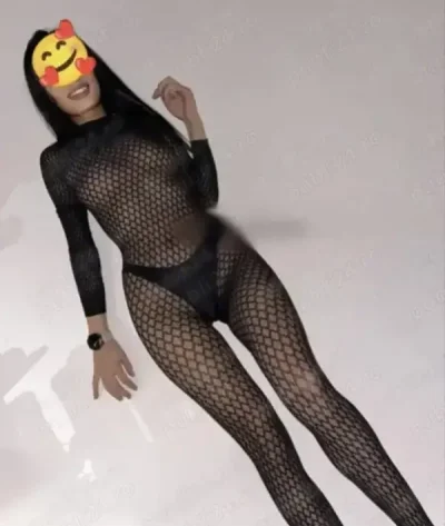 Bruneta sexy doar pt tine