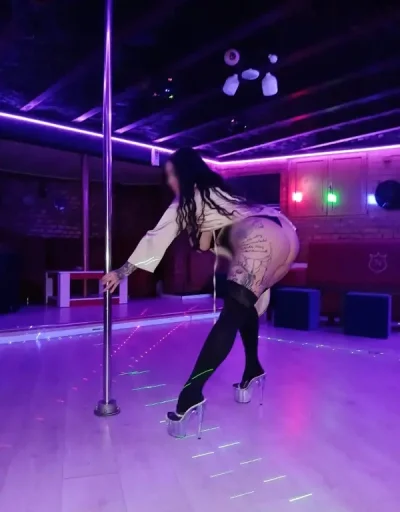 Bruneta 100 reala outcall incall