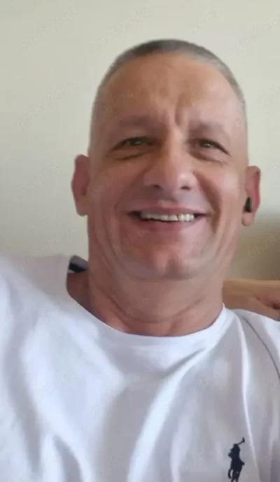 Domn caut doamna pentru prietenie casatorie