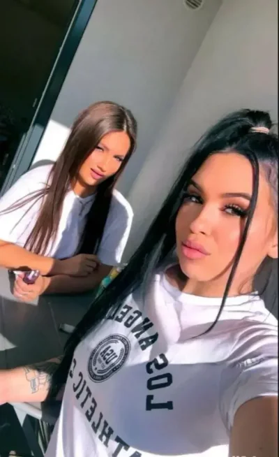 Cuplu douo transexule oferim servici la domni generosi facem sow antre noi camd si cu tine