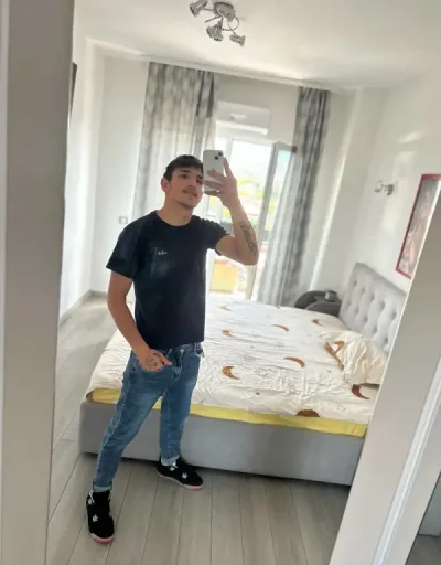 Buna sunt un barbat forate amablil