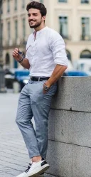 Tanar 35 discret imi doresc sa cunosc o doamna discreta - imagine 1