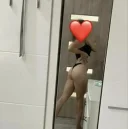 Bruneta apetisanta cu chef de joaca - imagine 3