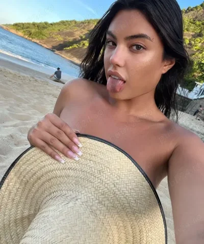 Transexuala ofer video chat sau detin filmulete