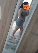 Bruneta hot nu fac deplasari - imagine 1