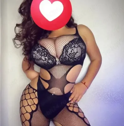 Bruneta sexy noua in oras