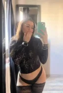 Bruneta sexy fac si deplasari - imagine 1