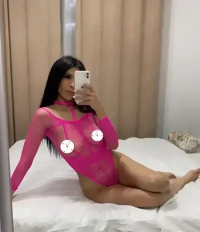 Naty brunetasexy cu forme apetisante