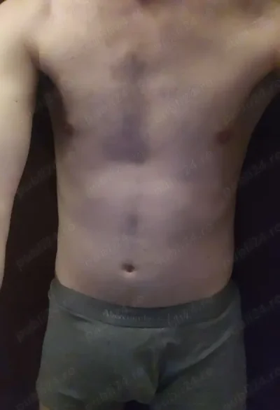 Tanar caut femeie matura pentru momente placute