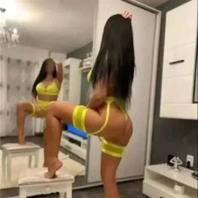 Buna sunt alexia am 25 ani