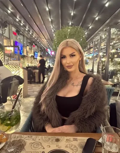 Ofer servicii discrete domnilor generosi