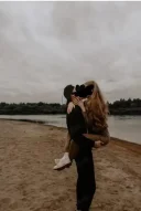 Noi o pereche de straini vom petrece vacanta in borsa intre 07 06 pina 10 06 - imagine 2