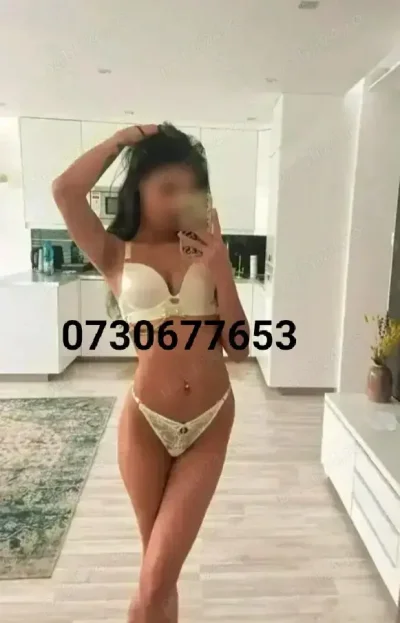 Noua in oras bruneta slim reala 100