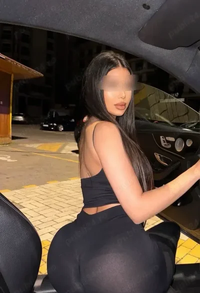 Ceva diferit fata de restul fetelor