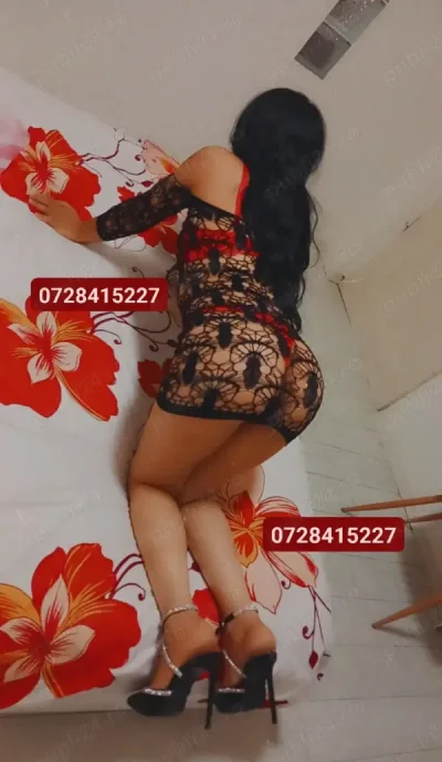 2 fete va asteptam in locatia noastra ina si lorena