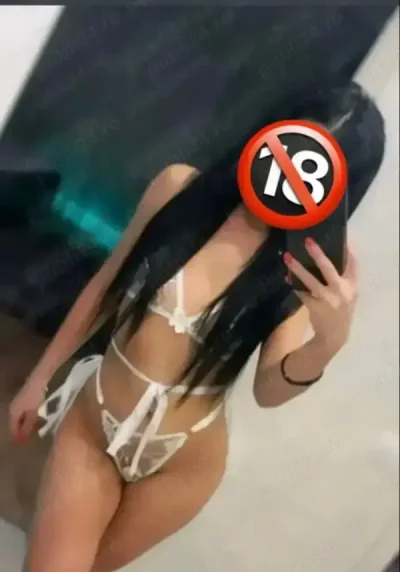 Buna sunt alisia 24 de ani