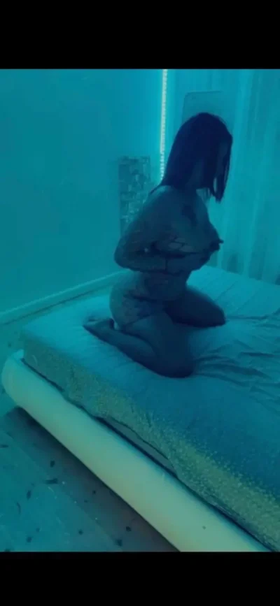 Buna sunt bruneta focoasa super sexy si imi plac provocarile