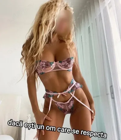 Ana piata unirii doamna matura nu grabesc