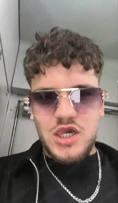 Bruneta focoasa te astept la mine