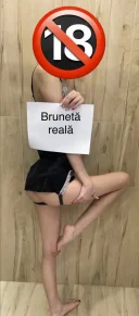 Bruneta reala slabuta sexy slim putin timp in oras - imagine 2
