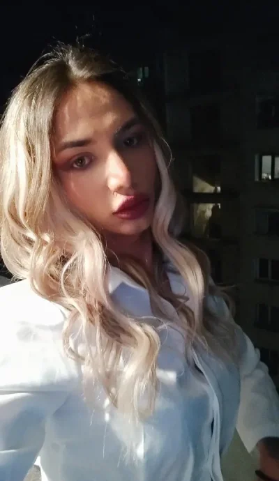 New shemale lore activa si pasiva